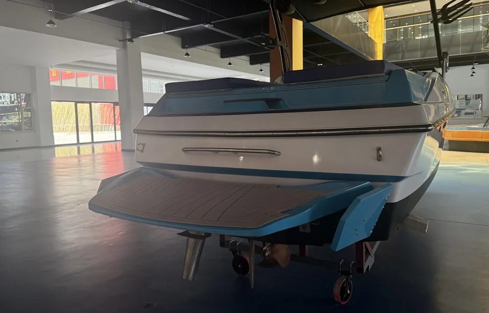 Fiberglass Wakeboard Boat