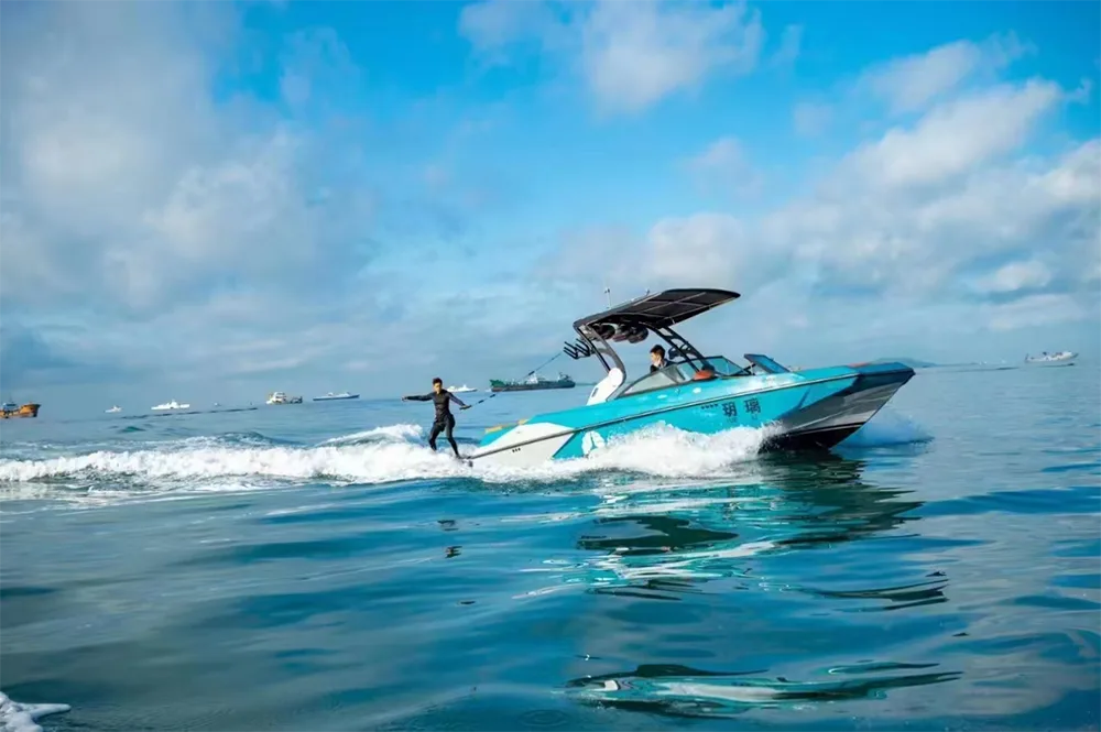 Fiberglass Wakeboard Boat